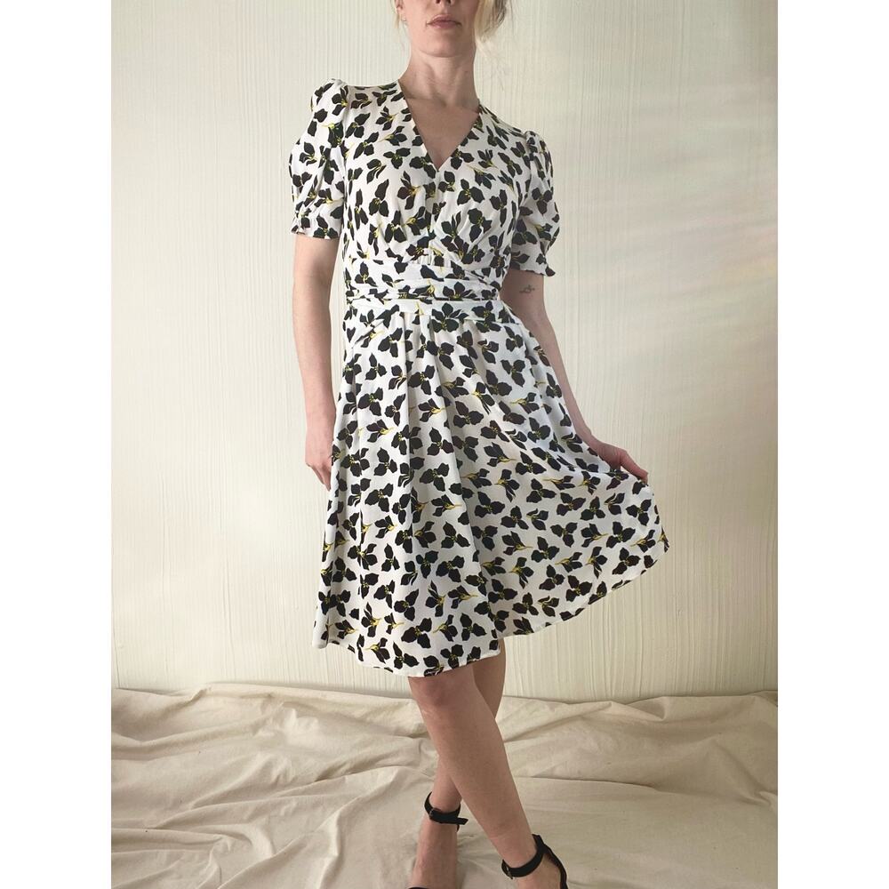 DIANE VON FURSTENBERG Sammie Black & White Floral Wrap Dress US XS